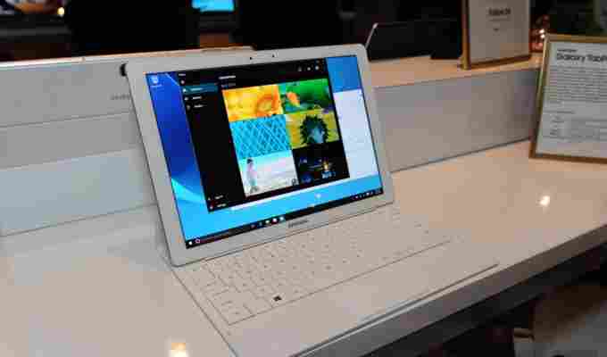 Samsung Galaxy TabPro S, tableta 2 în 1 cu Windows 10