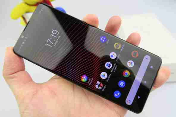 Sony Xperia 1 III Unboxing: cameră periscopică variabilă pe un telefon îngust şi puternic, mai de nişă ca niciodată