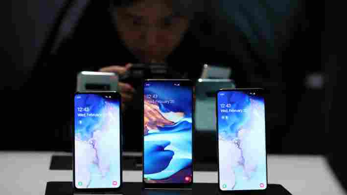 Noutățile aduse de Samsung la telefoanele Galaxy S10. Numărul camerelor ajunge la 5. Care sunt prețurile